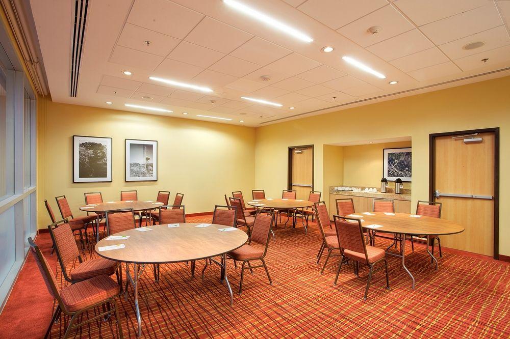 Courtyard By Marriott Leon At The Poliforum Exterior foto