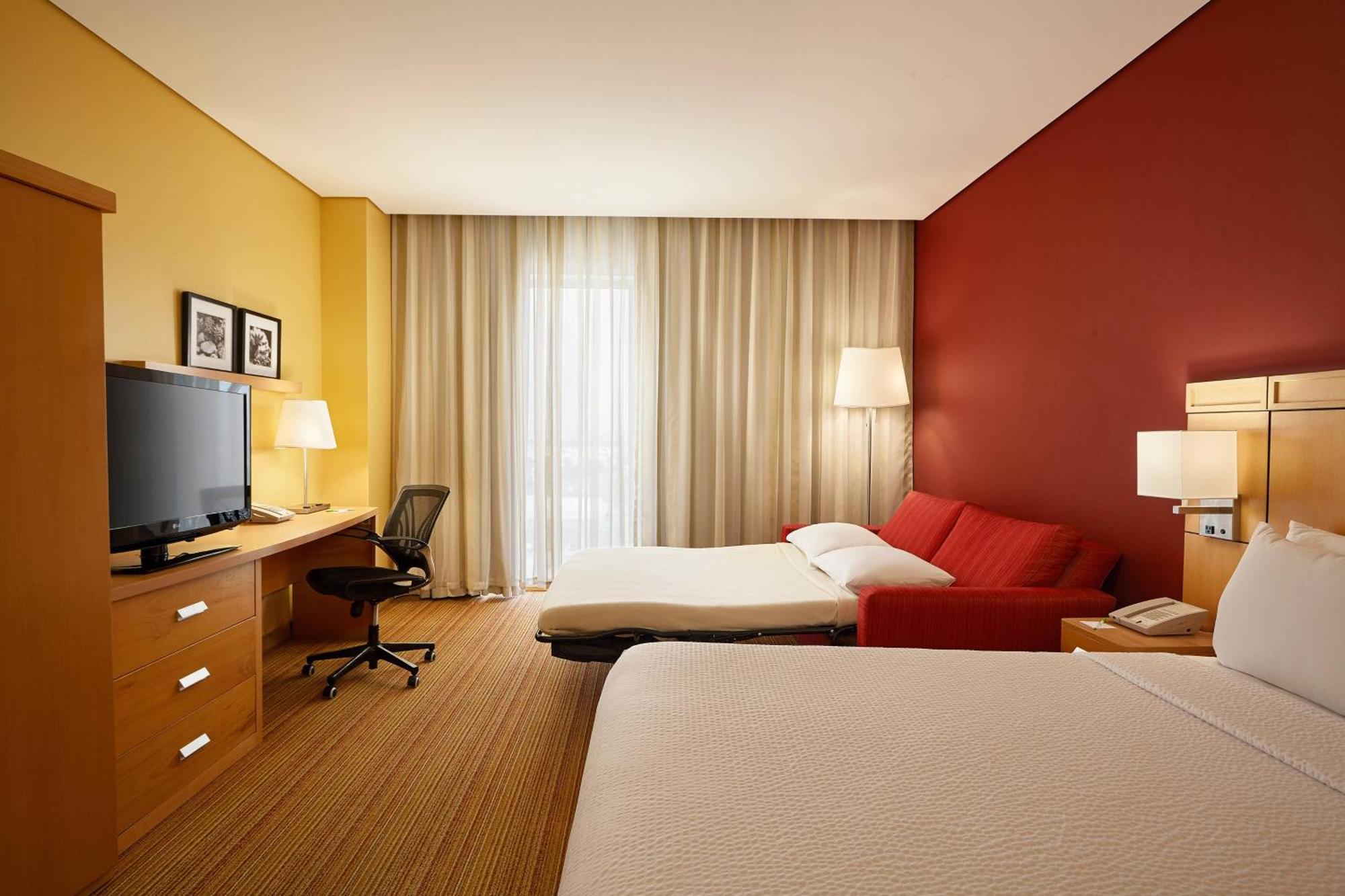 Courtyard By Marriott Leon At The Poliforum Exterior foto